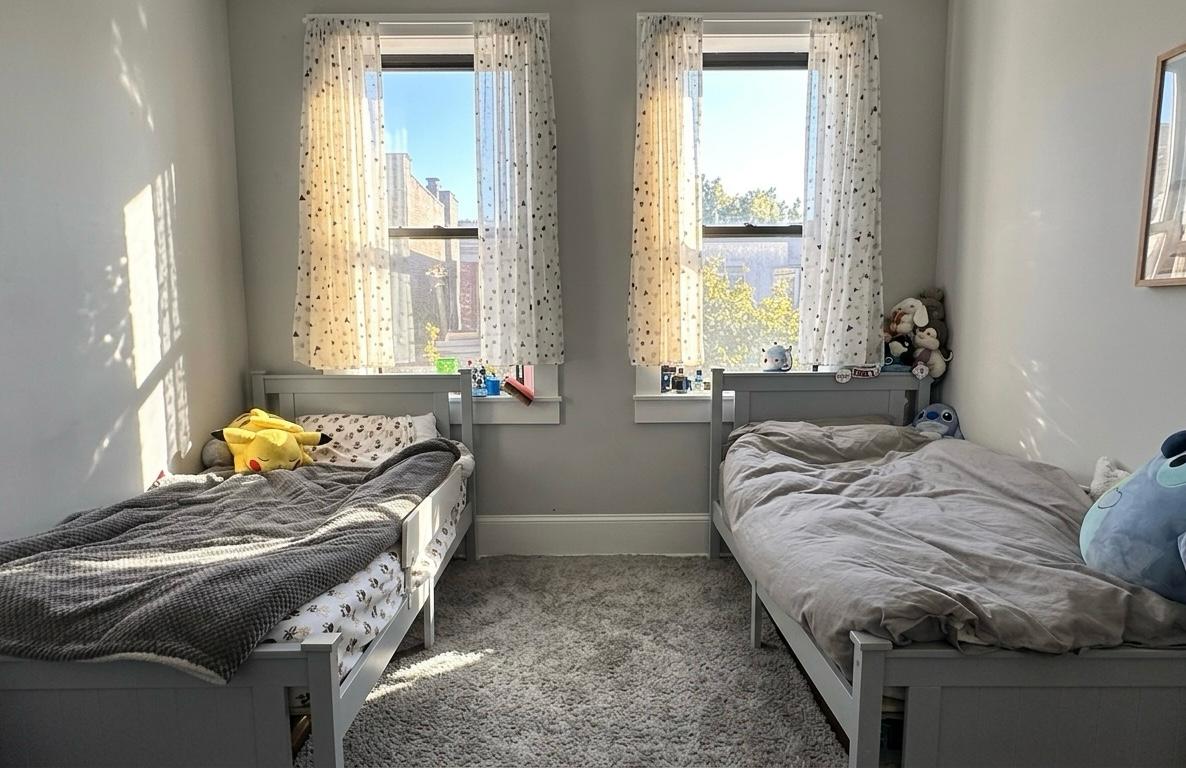 Kids room with two twin beds