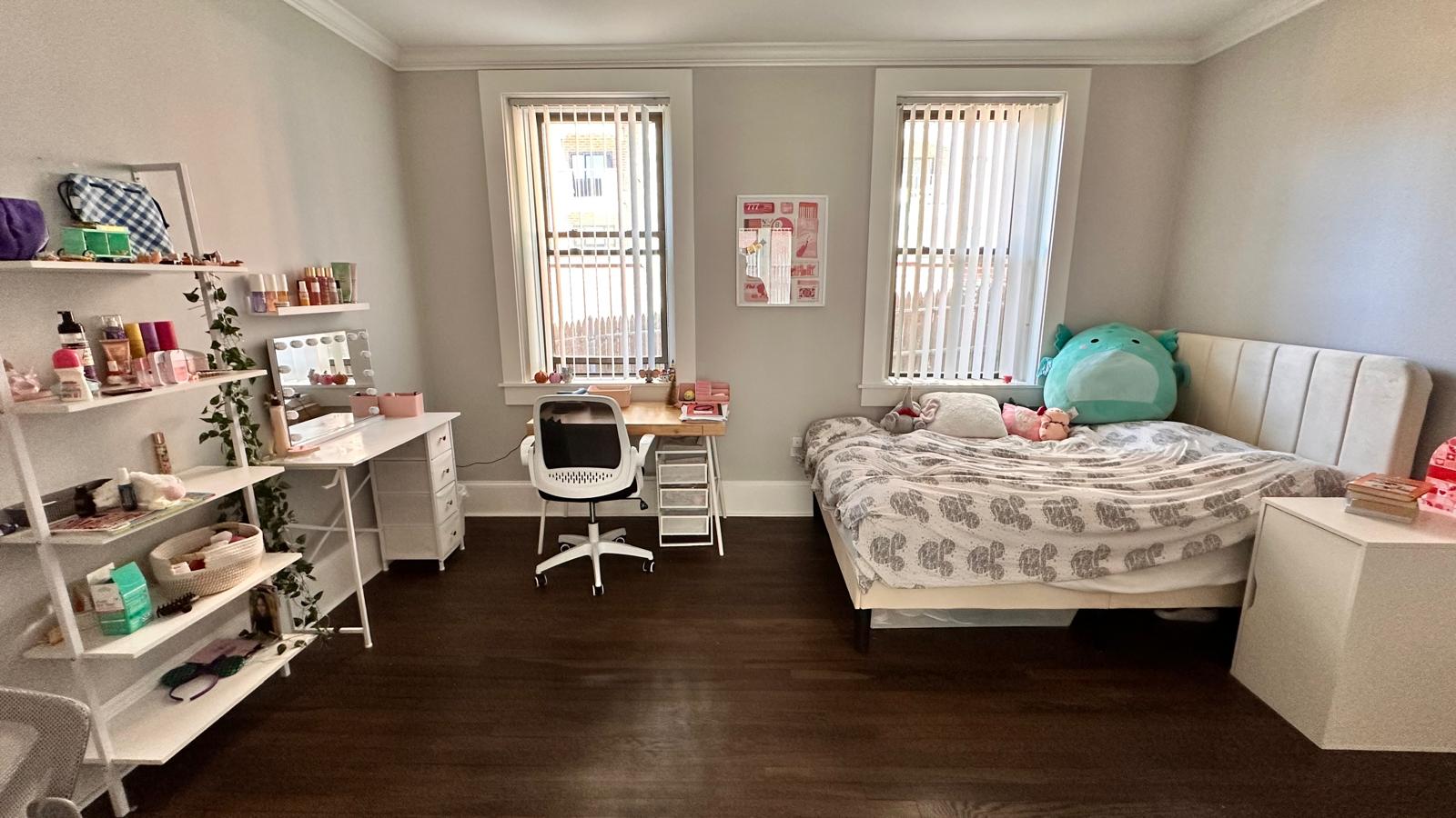 Teen bedroom with shelving and vanity